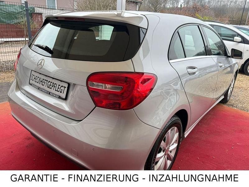 Gebraucht Mercedes A180 122 PS (89 kW) 2013 Silber Limousine