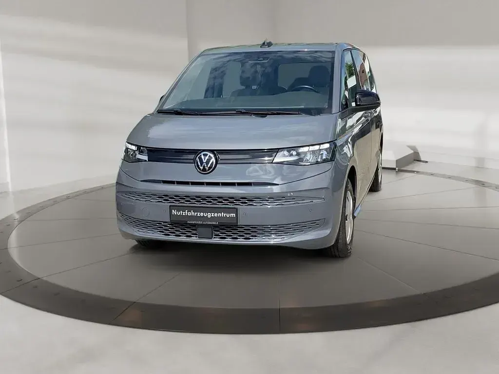 Gebraucht VW Multivan Basis 150 PS (110 kW) 2023 Grau Van / Kleinbus
