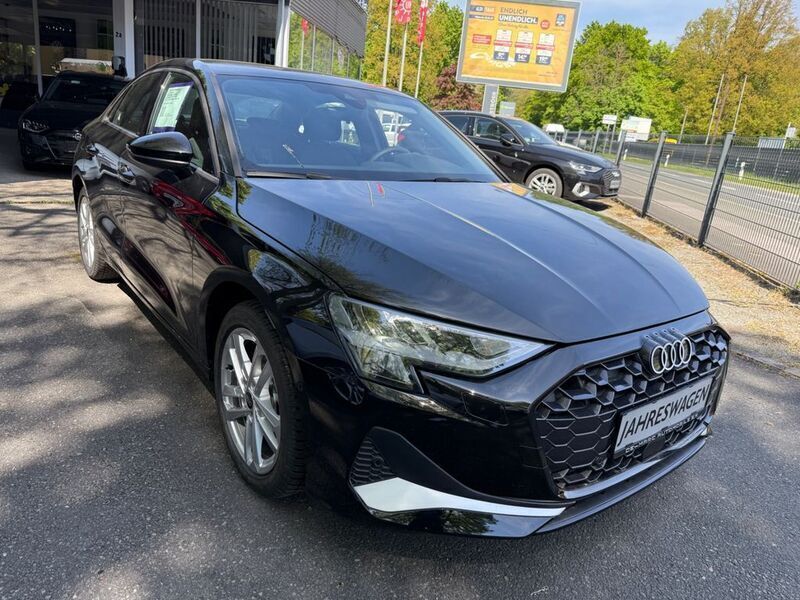 Schwarz Neu 2024 Audi A3 Advanced Limousine | 31.450 € (Superpreis) - Bild 1/4