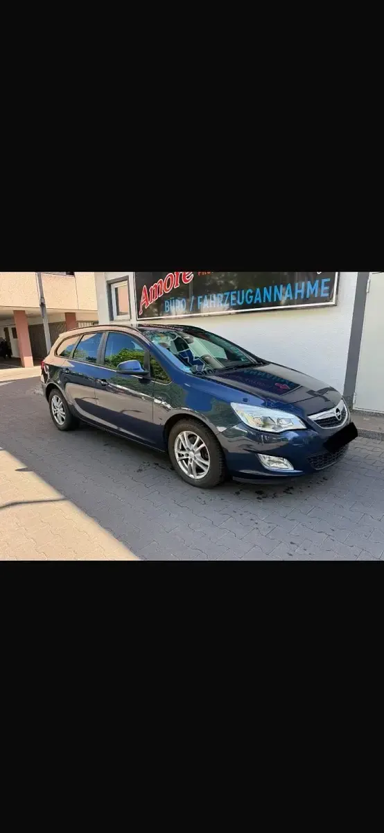 Second-hand Opel Astra 110 CP (80 kW) 2011 Albastru Break