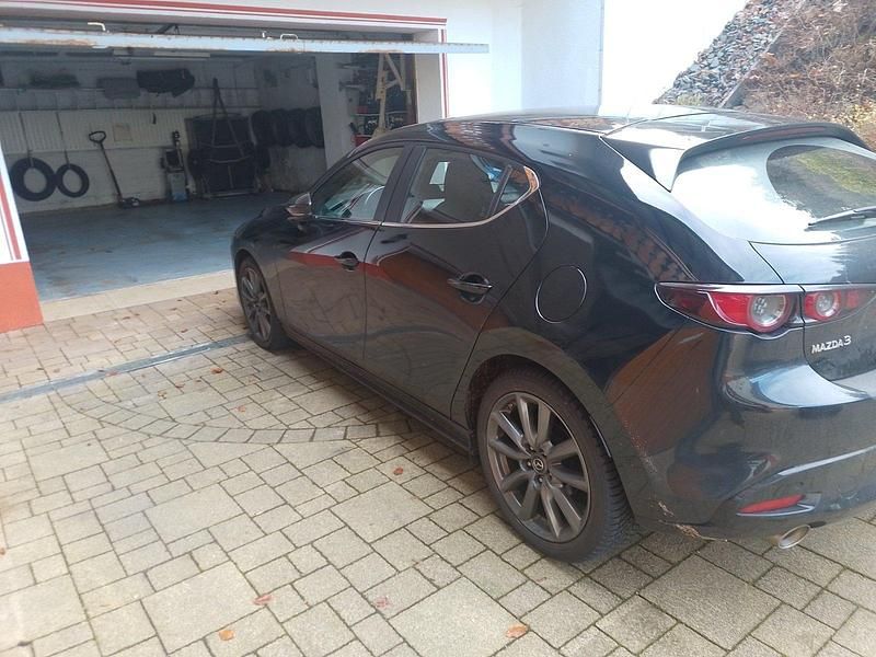Schwarz Gebraucht 2021 Mazda 3 Selection Limousine | 19.000 € (Fairer Preis) - Bild 1/4