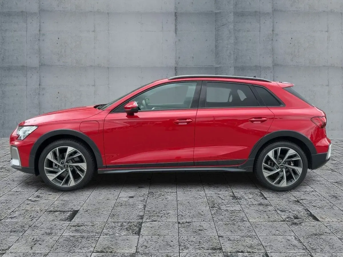 Gebraucht Audi A3 e-tron Ambiente 204 PS (150 kW) 2025 Progressivrot metallic Kleinwagen