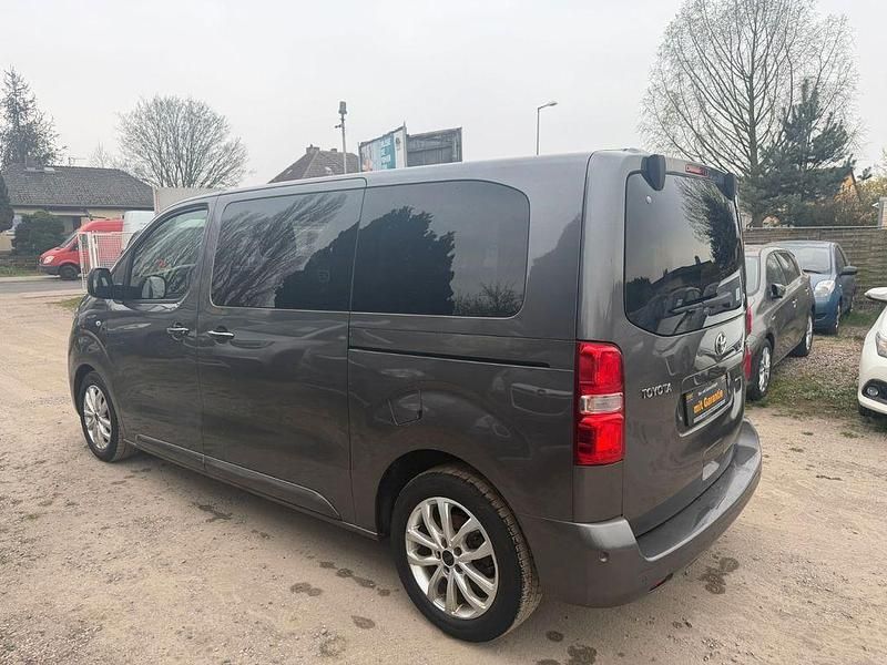 Gebraucht Toyota Proace Verso Comfort 150 PS (110 kW) 2018 Grau Van / Kleinbus