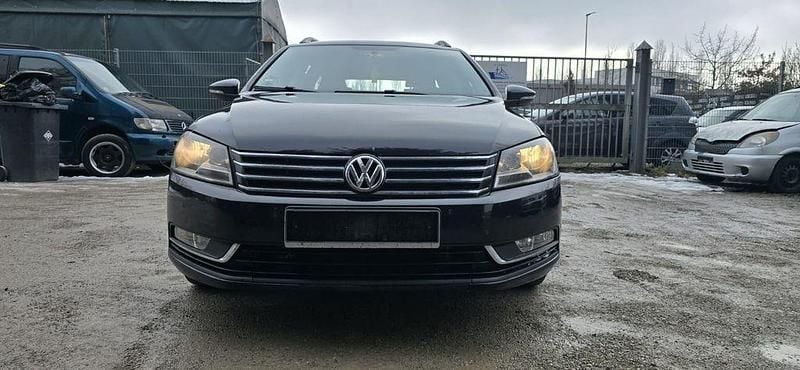 Schwarz Gebraucht 2012 VW Passat Trendline Kombi | 3.299 € (Guter Preis) - Bild 1/4