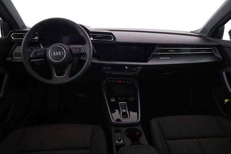 Neu Audi A3 150 PS (110 kW) 2025 Navarra blau metallic Limousine