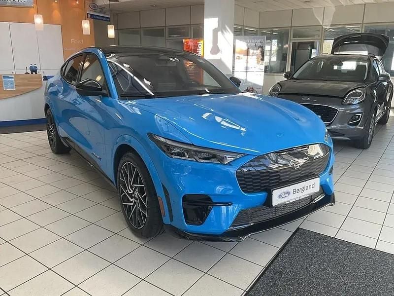 Atollblau metallic Gebraucht 2023 Ford Mustang Mach-E GT SUV | 54.990 € - Bild 1/4