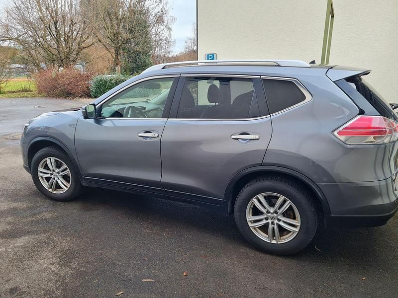 Grau Gebraucht 2014 Nissan X-Trail Tekna SUV | 12.000 € (Fairer Preis) - Bild 1/4