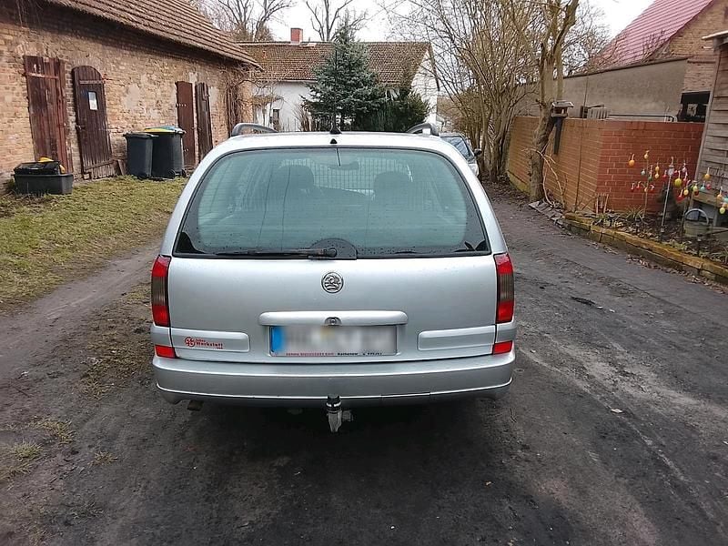 Gebraucht Opel Omega 150 PS (110 kW) 2002 Silber Kombi