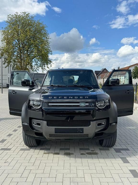 Grau Gebraucht 2023 Land Rover Defender Carpathian Edition SUV | 109.900 € (Teuer) - Bild 1/4