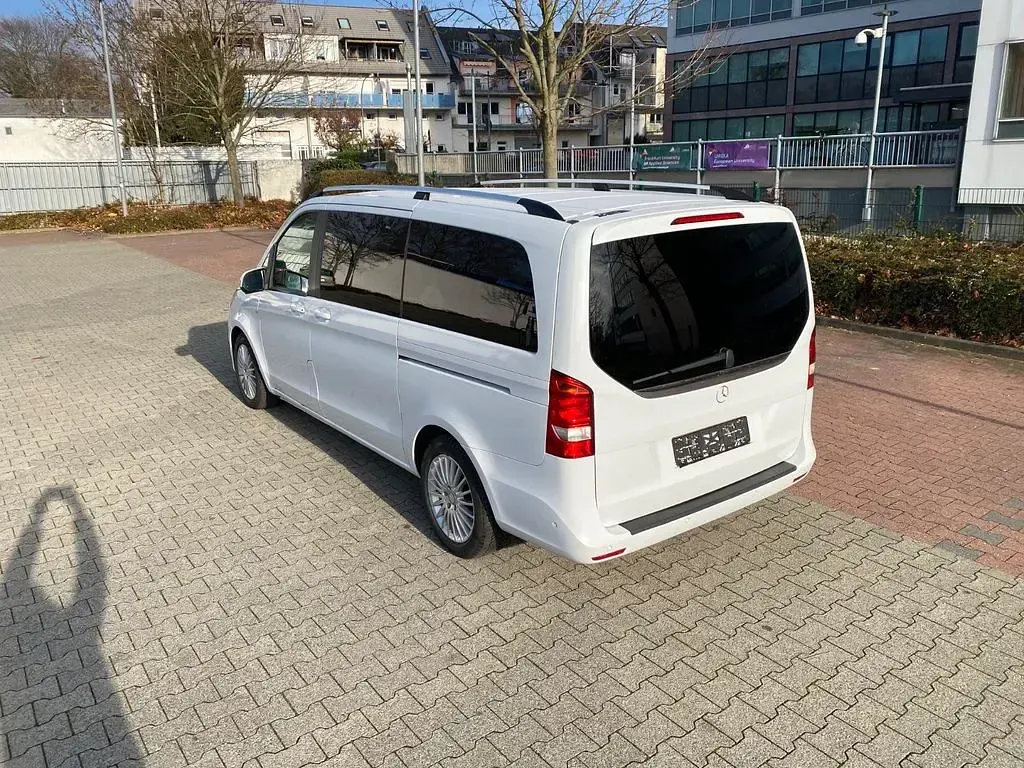 Gebraucht Mercedes V220 163 PS (119 kW) 2017 Weiß Van / Kleinbus