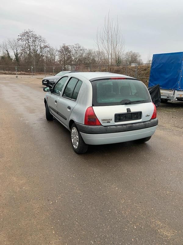 Gebraucht Renault Clio II 75 PS (55 kW) 2001 Silber Kleinwagen
