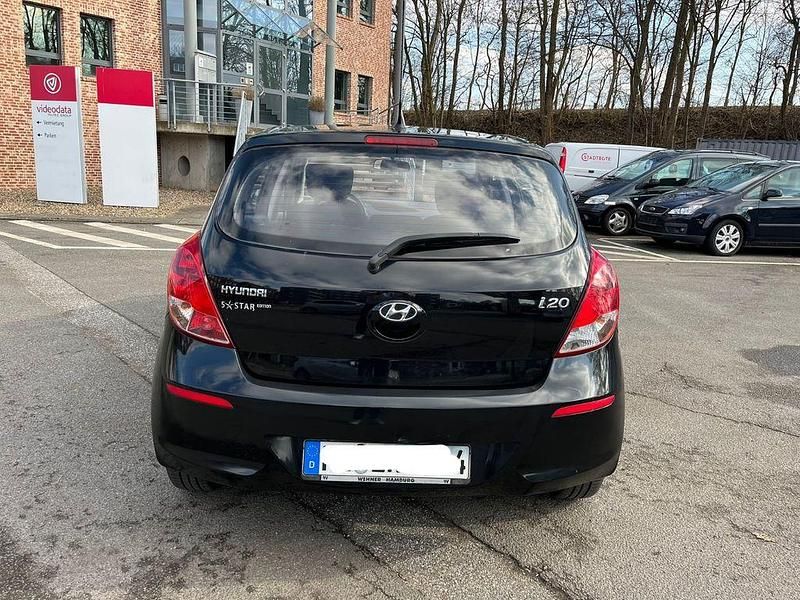 Gebraucht Hyundai i20 Edition 86 PS (63 kW) 2012 Schwarz Kleinwagen