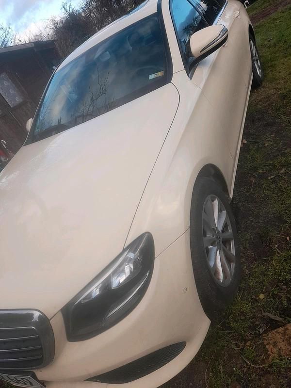 Gebraucht Mercedes 220 194 PS (142 kW) 2018 Gelb Limousine