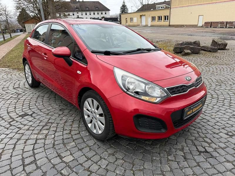 Gebraucht Kia Rio Edition 7 86 PS (63 kW) 2013 Rot Kleinwagen