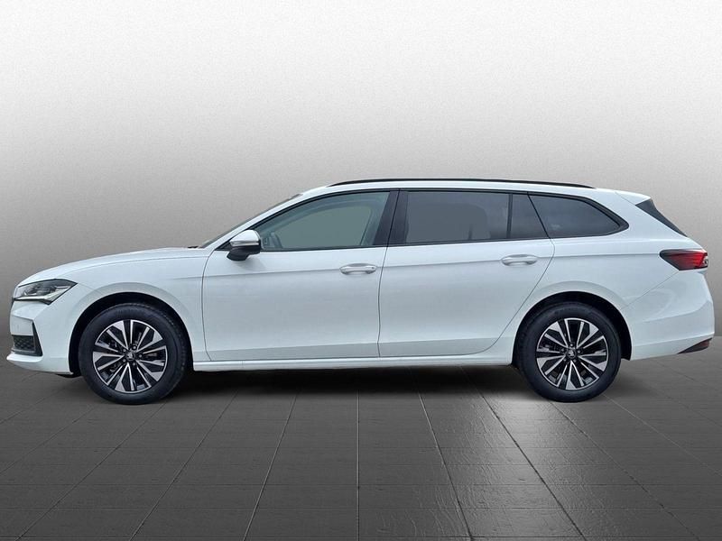 Neu Skoda Superb Selection 150 PS (110 kW) 2026 Kristallweiß uni Kombi