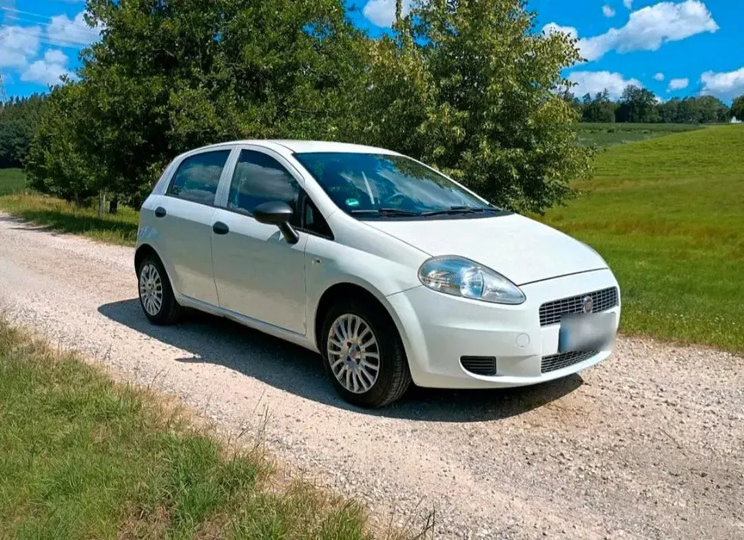 Gebraucht Fiat Grande Punto 65 PS (47 kW) 2009 Weiß Kleinwagen