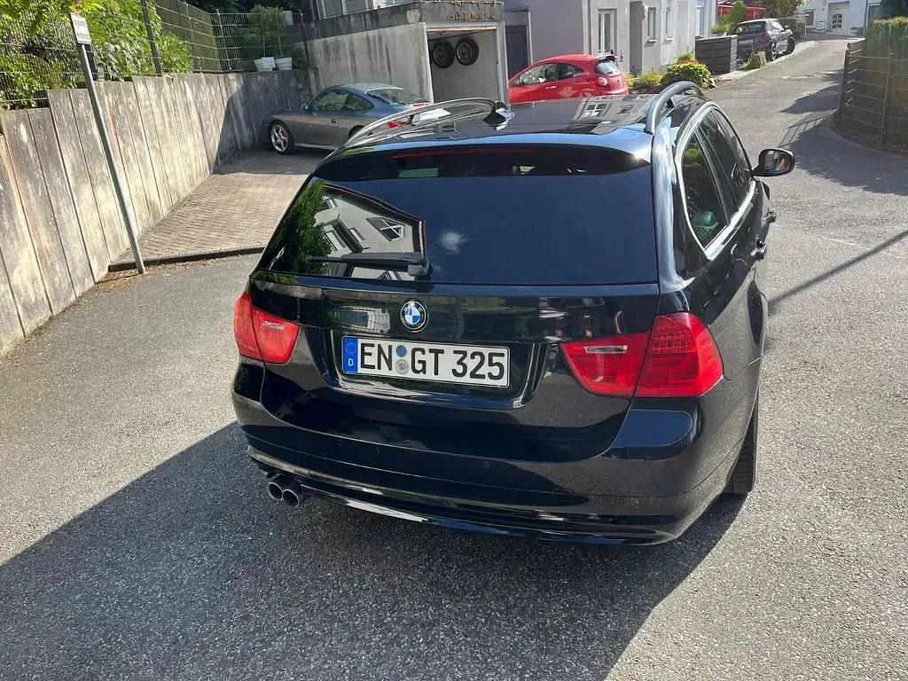 Gebraucht BMW 325 197 PS (144 kW) 2009 Schwarz Kombi