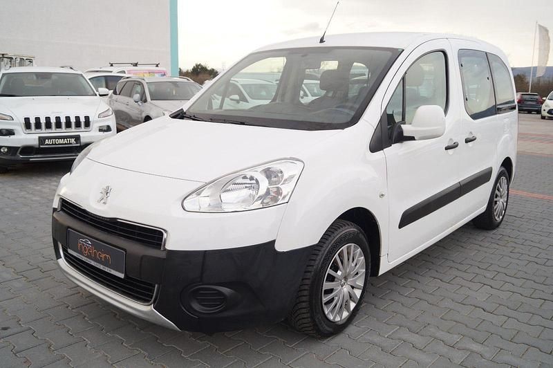 Gebraucht Peugeot TePee Active 98 PS (72 kW) 2013 Weiß Kombi