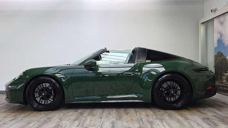 Gebraucht Porsche 992 541 PS (397 kW) 2025 Sonderlackierung irishgreen Coupé