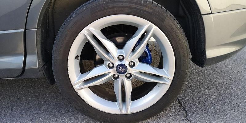 Gebraucht Ford Kuga Individual 140 PS (102 kW) 2014 Grau SUV