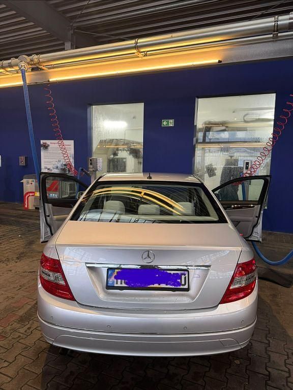 Silber Gebraucht 2010 Mercedes C180 Elegance Limousine | 7.999 € (Fairer Preis) - Bild 1/4