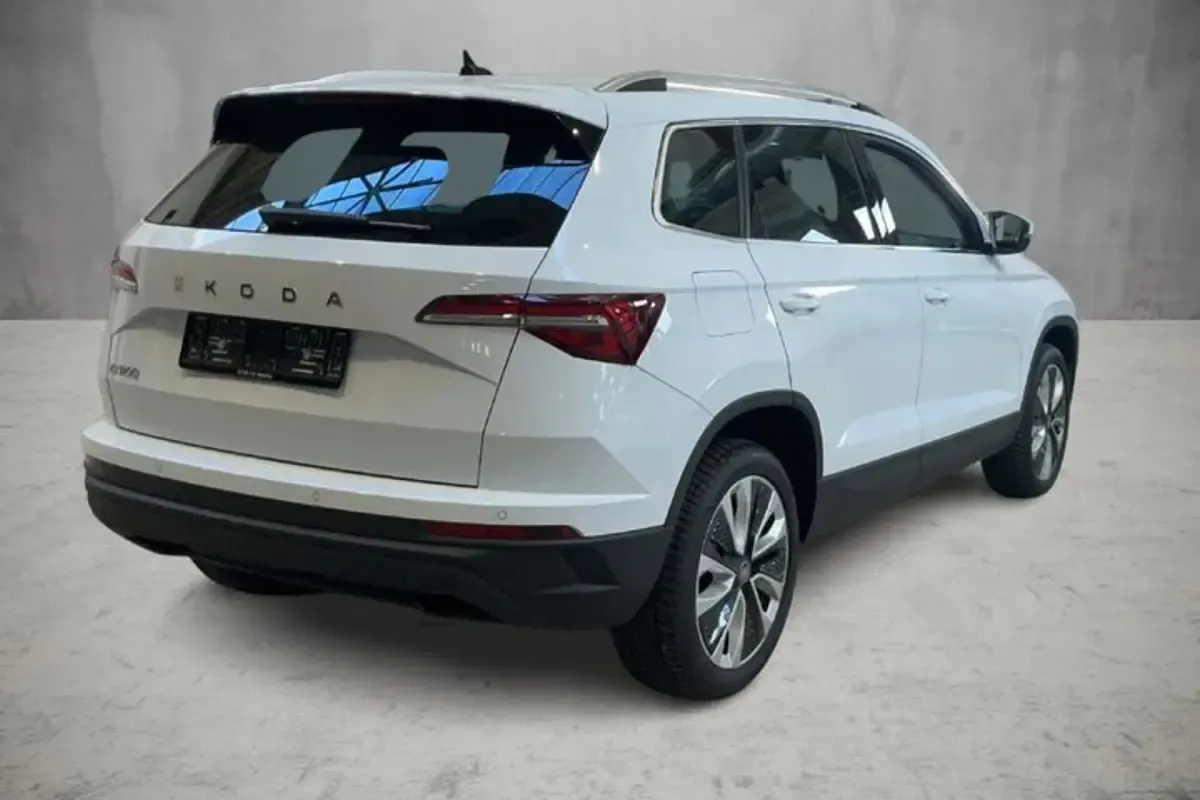 Gebraucht Skoda Karoq Selection 150 PS (110 kW) 2025 Moonweiß (metallic) SUV