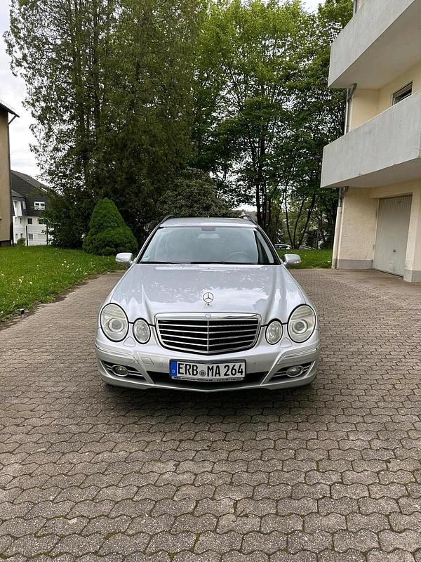 Silber Gebraucht 2009 Mercedes E280 Avantgarde Kombi | 6.850 € (Guter Preis) - Bild 1/4