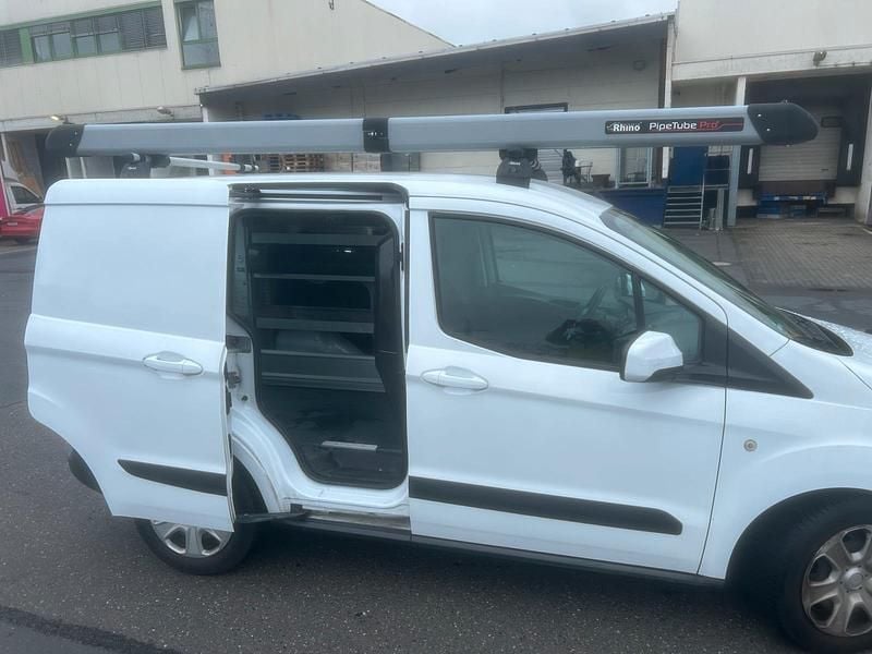 Gebraucht Ford Courier 100 PS (73 kW) 2017 Weiß Van / Kleinbus
