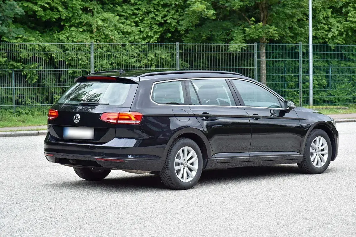 Gebraucht VW Passat Comfortline 150 PS (110 kW) 2019 Schwarz Kombi