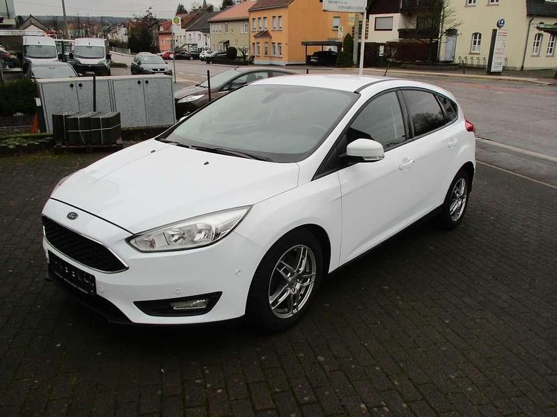 Gebraucht Ford Focus Titanium 125 PS (91 kW) 2016 Weiß Limousine