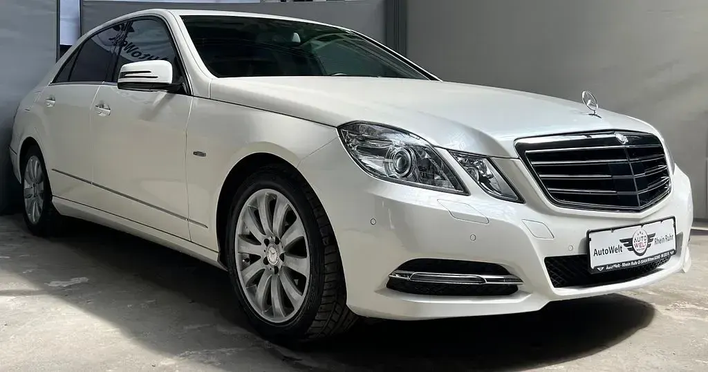 Gebraucht Mercedes E300 252 PS (185 kW) 2012 Weiß Limousine