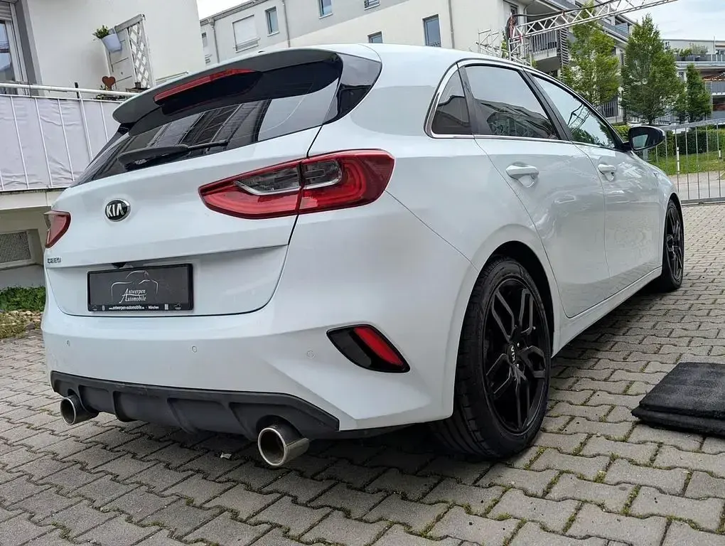 Gebraucht Kia Ceed Vision 140 PS (102 kW) 2019 Carraraweiß Kleinwagen