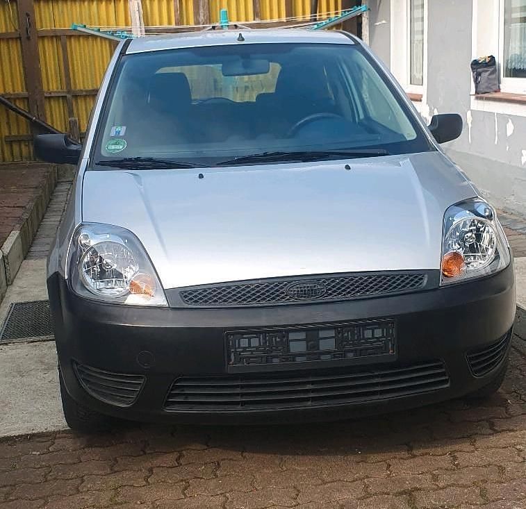 Gebraucht Ford Fiesta 60 PS (44 kW) 2006 Silber Kleinwagen