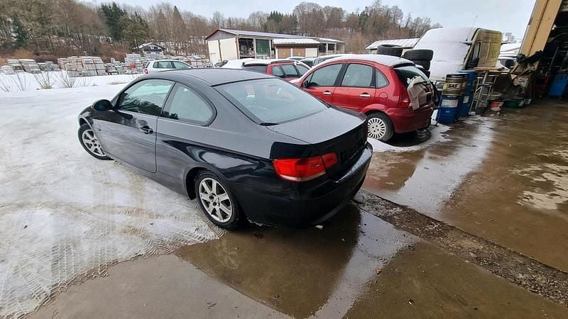 Gebraucht BMW 320 170 PS (125 kW) 2009 Schwarz Coupé