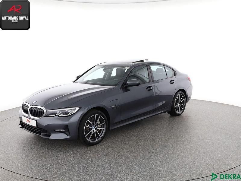 Mineralgrau Gebraucht 2022 BMW 330e Sport Line Limousine | 29.780 € (Fairer Preis) - Bild 1/4