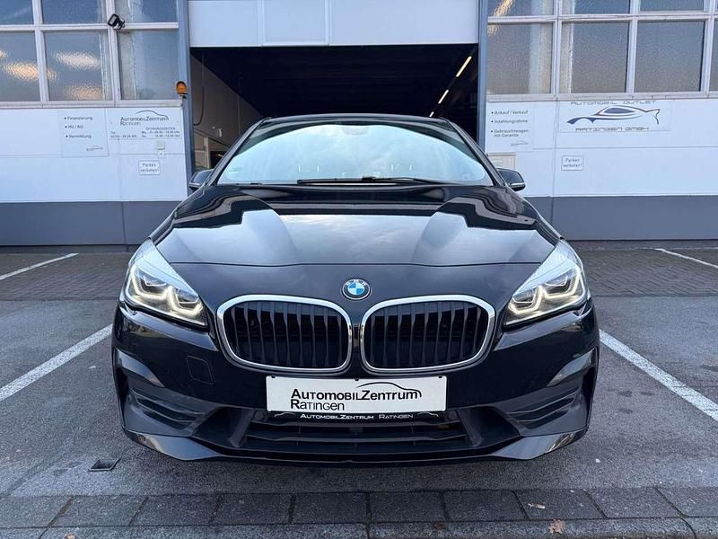 Gebraucht BMW 218 150 PS (110 kW) 2018 Saphirschwarz Van / Kleinbus