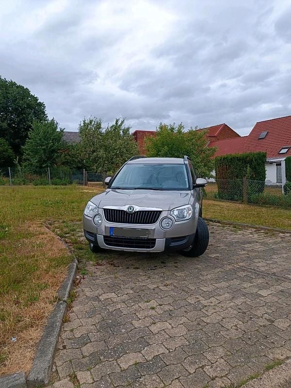 Beige Gebraucht 2013 Skoda Yeti SUV | 5.900 € (Superpreis) - Bild 1/4