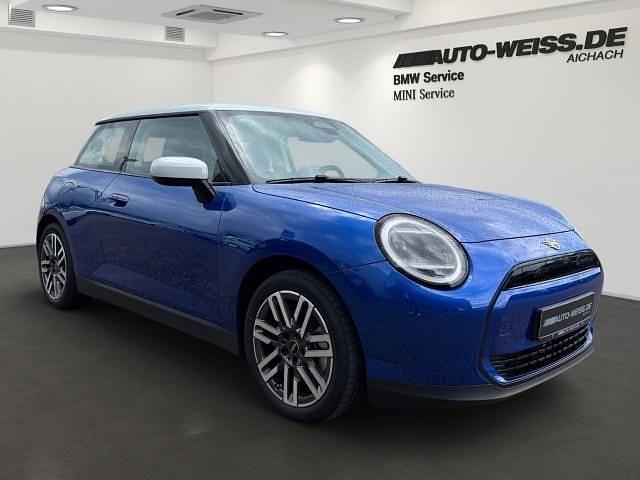 Gebraucht Mini Cooper Classic 135 kW (184 PS) 2024 Blazing blue (blau) Kleinwagen