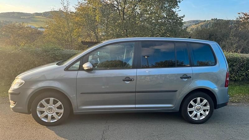Gebraucht VW Touran 105 PS (77 kW) 2010 Grau Van / Kleinbus