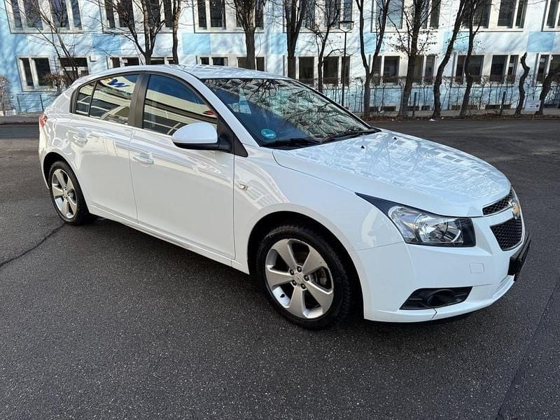 Gebraucht Chevrolet Cruze LTZ 141 PS (103 kW) 2012 Weiß Kleinwagen