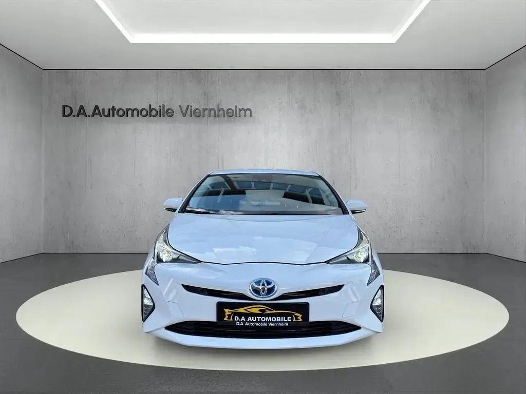 Gebraucht Toyota Prius Executive 122 PS (89 kW) 2017 Weiß Limousine