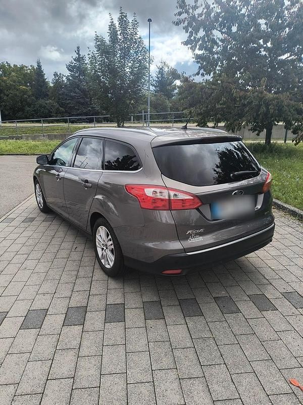 Gebraucht Ford Focus Titanium 116 PS (85 kW) 2011 Braun Kombi