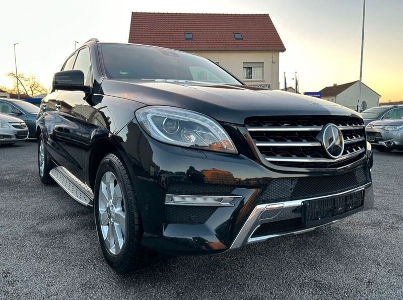Schwarz Gebraucht 2013 Mercedes ML350 AMG SUV | 21.900 € (Fairer Preis) - Bild 1/4
