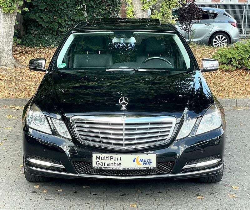Schwarz Gebraucht 2012 Mercedes E200 Limousine | 10.999 € (Superpreis) - Bild 1/4