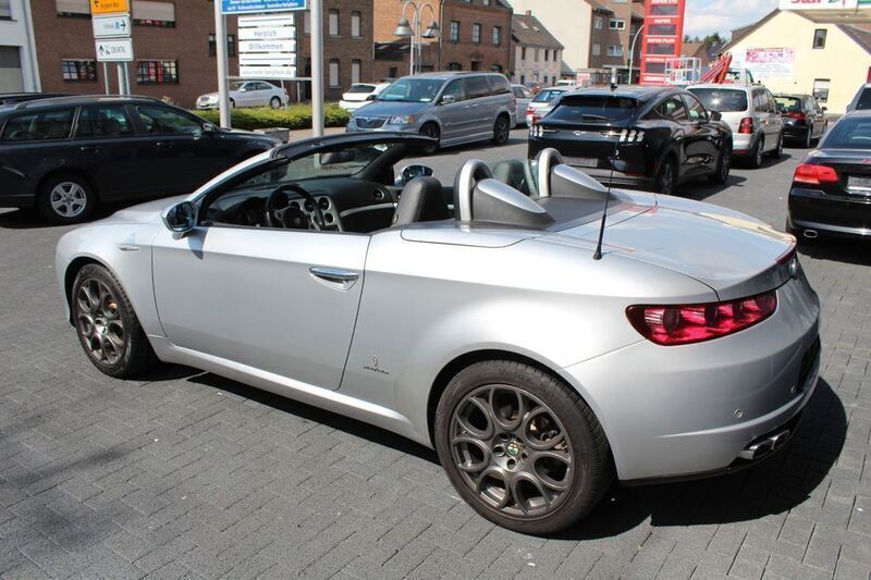 Silber Gebraucht 2009 Alfa Romeo Spider Exclusive Cabrio | 15.000 € (Etwas zu teuer) - Bild 1/4