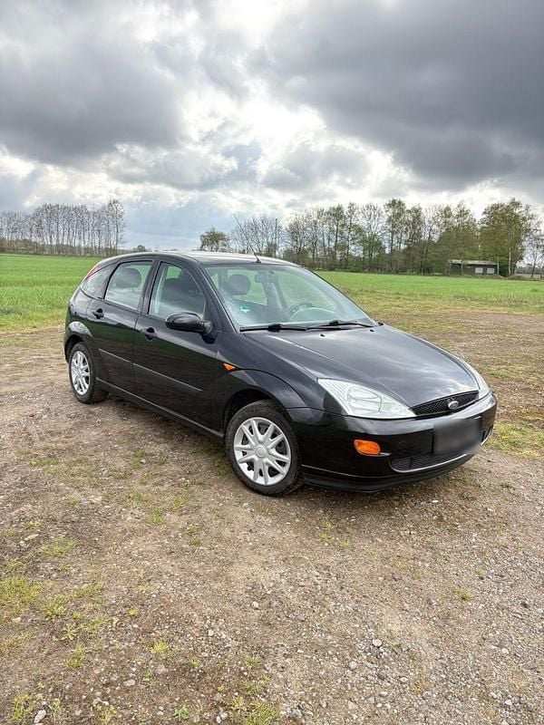 Usado Ford Focus 75 HP (55 kW) 2000 Preto Carrinha