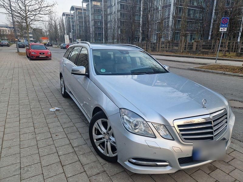 Gebraucht Mercedes E200 Avantgarde 184 PS (135 kW) 2012 Silber Kombi