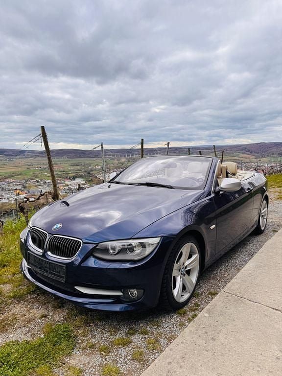 Gebraucht BMW 330 Cabriolet 245 PS (180 kW) 2012 Blau Cabrio