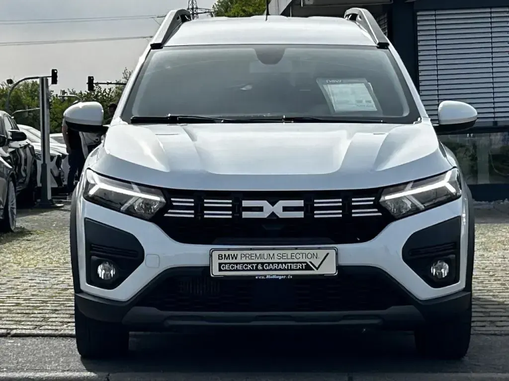 Gebraucht Dacia Jogger Expression 110 PS (80 kW) 2023 Arktis weiß Van / Kleinbus