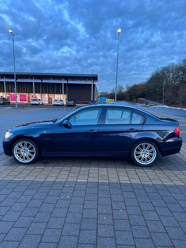 Gebraucht BMW 320 150 PS (110 kW) 2005 Blau Limousine